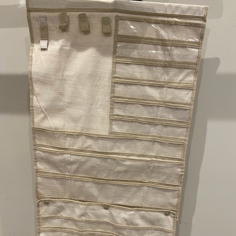 Hanging jewelry organizer